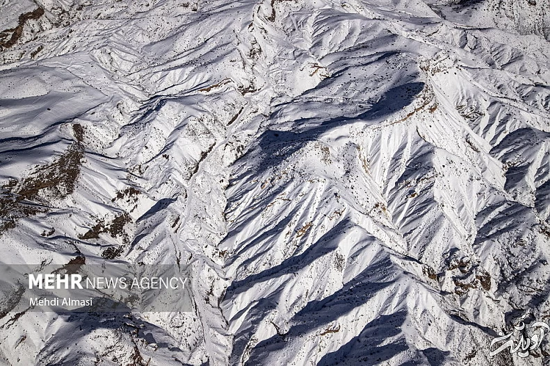 (تصاویر) عملیات نجات چوپانان از دل کوه&zwnj;های برفی زنجان